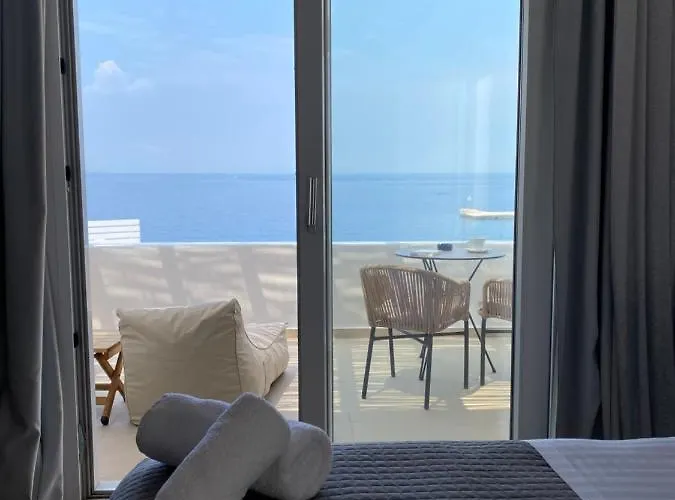 מלון Avra Luxury Mykonos 3*